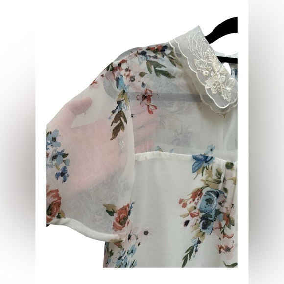 ✨ Faith and Joy Floral Sheer Blouse with Lace Collar small - Picture 3 of 14
